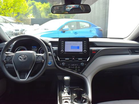 Used 2021 Toyota Camry LE FWD image 12