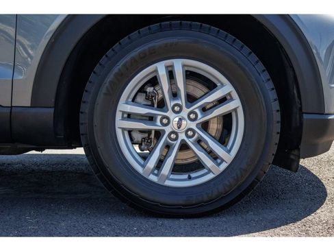Used 2024 Ford Explorer XLT w/ Equipment Group 202A AWD/4WD image 9