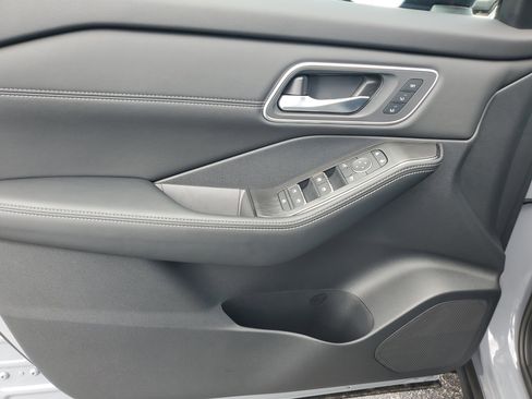 New 2025 Nissan Rogue Platinum image 10