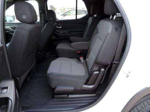 Used 2023 Chevrolet Traverse LT FWD image 17