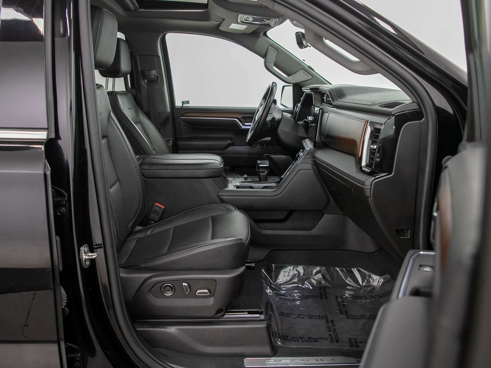 Used 2024 GMC Sierra 1500 Denali w/ Technology Package AWD/4WD image 11
