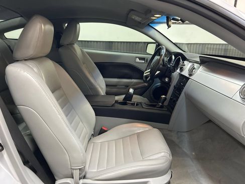 Used 2005 Ford Mustang GT Premium RWD image 11