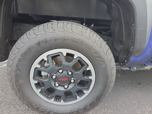 Used 2024 Toyota Tacoma TRD Off-Road image 19