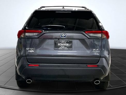 Used 2022 Toyota RAV4 XLE Premium image 4