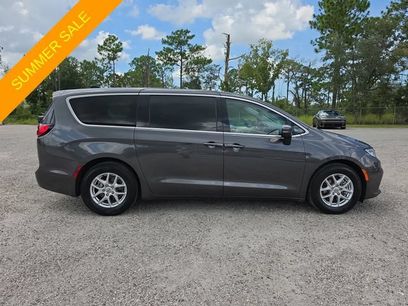 Used 2023 Chrysler Pacifica Touring-L