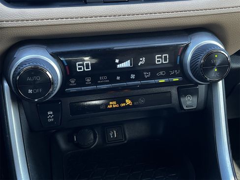 Used 2023 Toyota RAV4 XLE Premium image 18