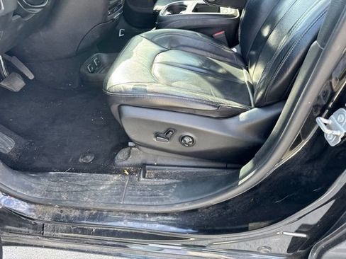 Used 2020 Chrysler Pacifica Touring-L Plus w/ S Appearance Package FWD image 19