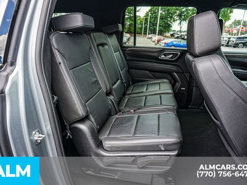 Used 2024 Chevrolet Suburban LT RWD image 25