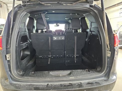 Used 2019 Chrysler Pacifica Touring-L Plus w/ Advanced Safetytec Group FWD image 6