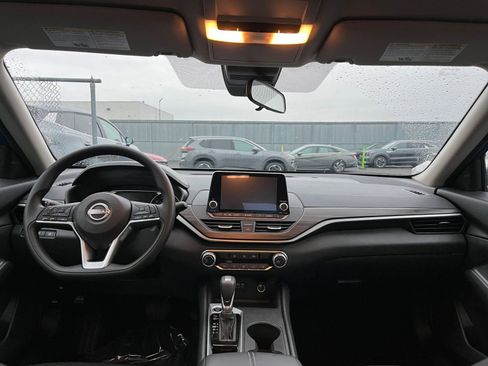 Used 2025 Nissan Altima 2.5 SV image 33