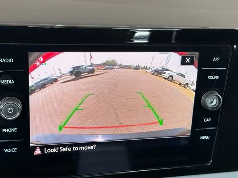 Used 2025 Volkswagen Jetta SE FWD image 17