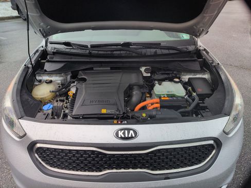 Used 2017 Kia Niro LX image 17