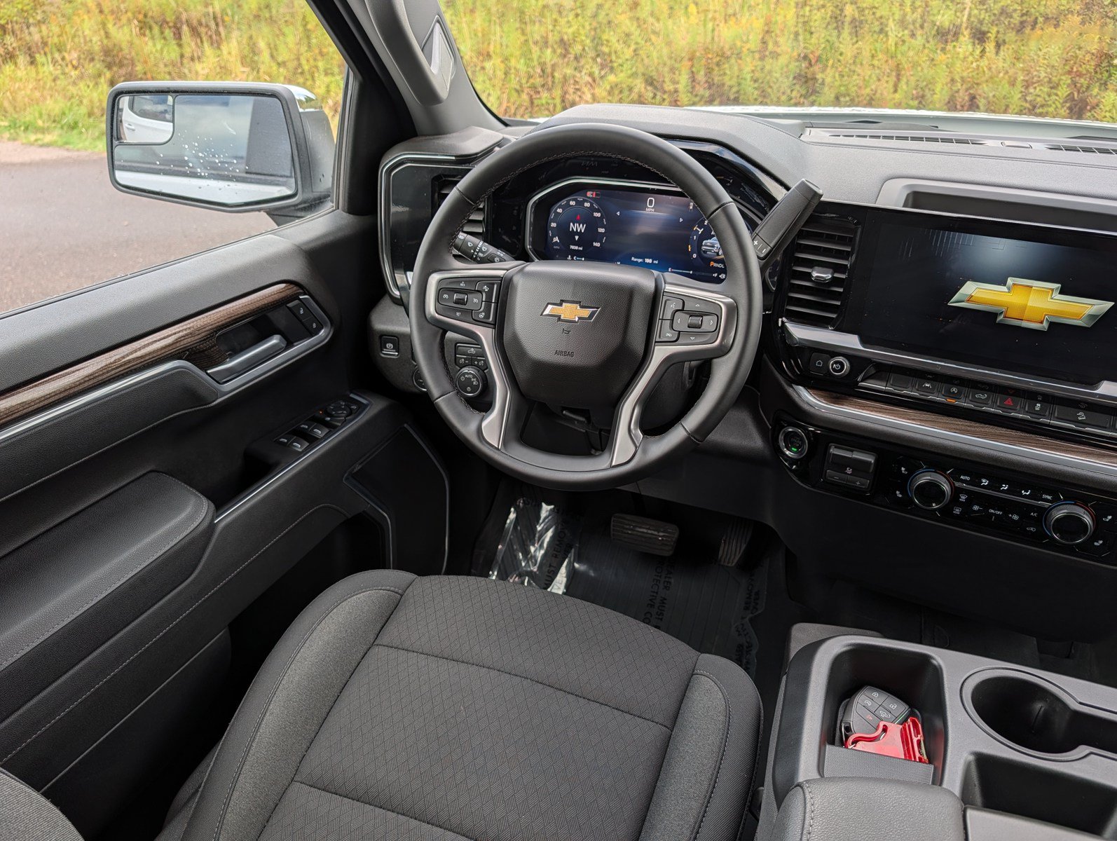 Used 2026 Chevrolet Silverado 1500 LT AWD/4WD image 9