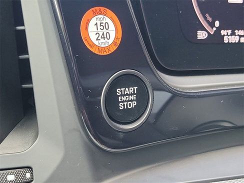 Certified 2025 Porsche Cayenne Base image 36