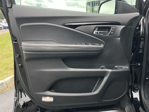 Used 2025 Honda Ridgeline Black Edition image 13