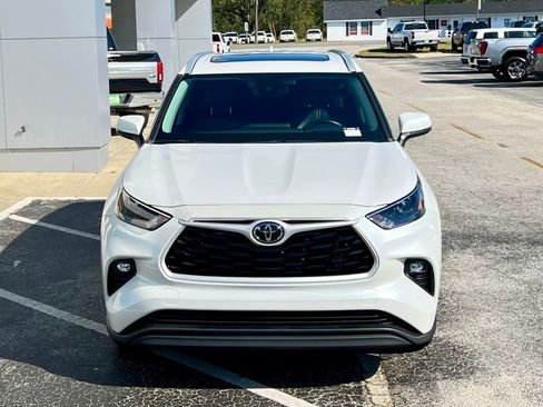 Used 2024 Toyota Highlander XLE image 11