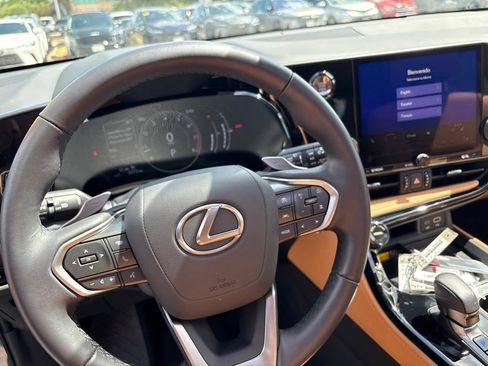 Certified 2025 Lexus NX 250 FWD w/ Accessory Package (Z1) image 13
