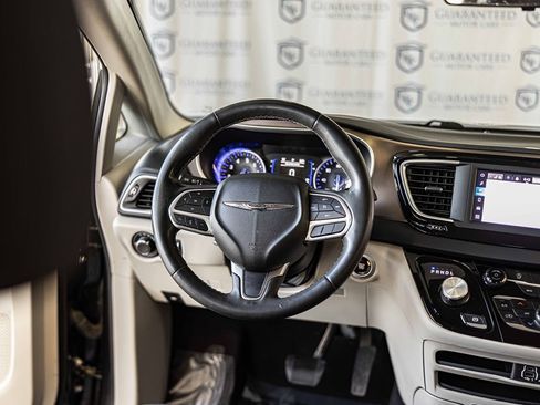 Used 2022 Chrysler Voyager LX image 35