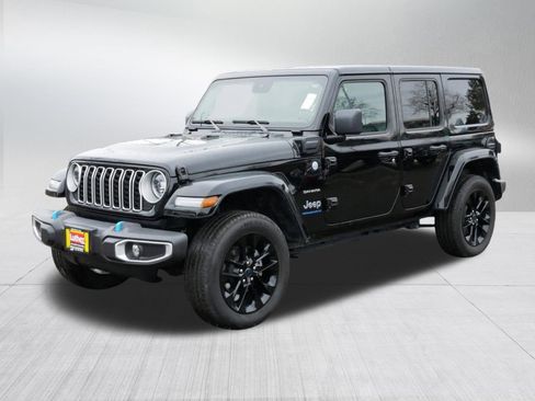 Used 2024 Jeep Wrangler Unlimited Sahara AWD/4WD image 3