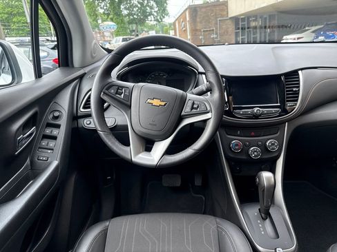 Used 2022 Chevrolet Trax LT w/ LT Convenience Package AWD/4WD image 21