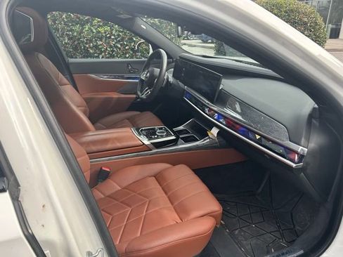 Used 2025 BMW 760i xDrive w/ Executive Package image 15