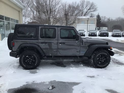 Used 2023 Jeep Wrangler Unlimited w/ Cold Weather Group image 8