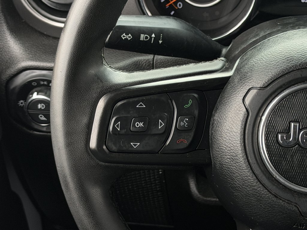 Used 2023 Jeep Gladiator Sport AWD/4WD image 15