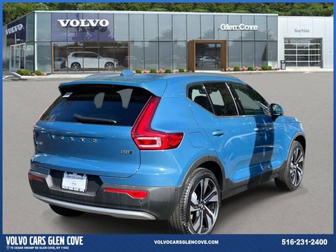 Used 2025 Volvo XC40 B5 Ultra w/ Climate Package image 5