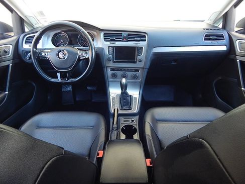 Used 2017 Volkswagen Golf SE FWD image 18