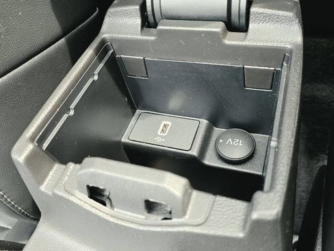 Used 2017 Ford Focus Titanium FWD image 24