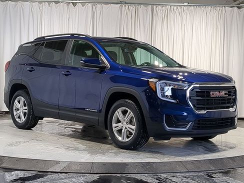 Used 2022 GMC Terrain SLE w/ Driver Convenience Package image 16