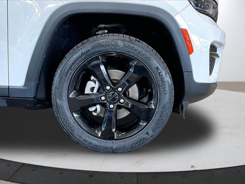 Used 2023 Jeep Grand Cherokee Altitude AWD/4WD image 35