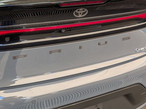 Used 2023 Toyota Prius LE FWD image 27
