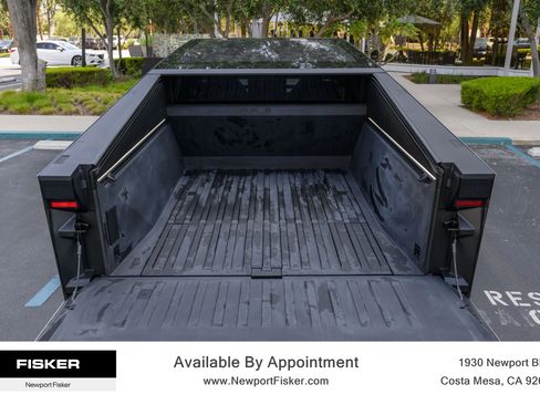 Used 2024 Tesla Cybertruck AWD Crew Cab image 26