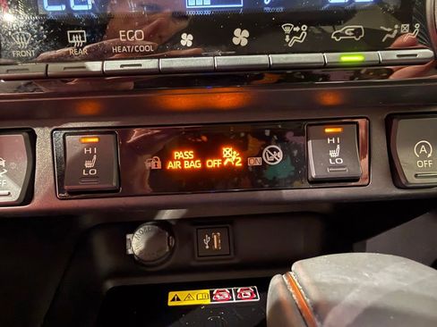 Certified 2023 Toyota RAV4 XLE Premium AWD/4WD image 31