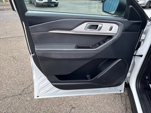 Used 2025 Ford Explorer Active w/ Active Comfort Package AWD/4WD image 7