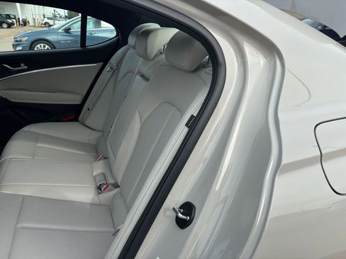 Used 2025 Genesis G70 2.5T image 23