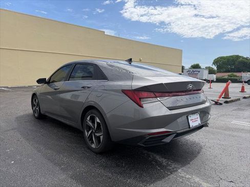 Used 2021 Hyundai Elantra SEL w/ Convenience + Premium Package FWD image 8