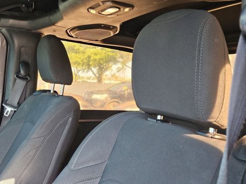 Used 2018 Jeep Wrangler Sport AWD/4WD image 19