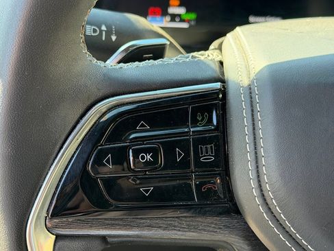 Used 2023 Jeep Grand Cherokee Overland AWD/4WD image 16