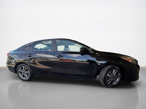 Used 2023 Kia Forte LXS FWD image 2