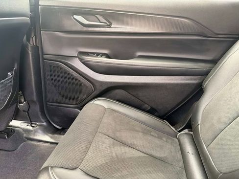 Used 2025 Jeep Grand Cherokee L Altitude AWD/4WD image 16