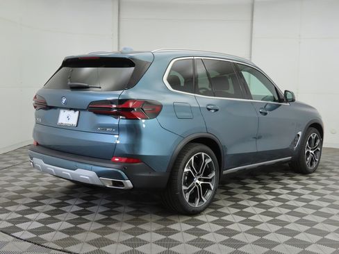 New 2026 BMW X5 xDrive50e w/ Climate Comfort Package AWD/4WD image 5