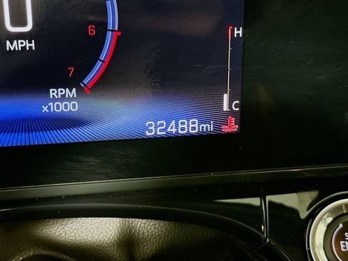 Used 2024 Chevrolet Trax RS FWD image 14