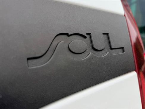 Used 2020 Kia Soul LX FWD image 8