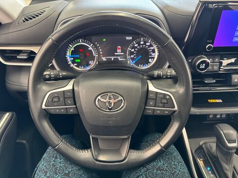 Used 2023 Toyota Highlander XLE AWD/4WD image 20