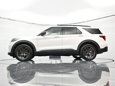 Certified 2025 Ford Explorer ST-Line w/ Premium Package image 46