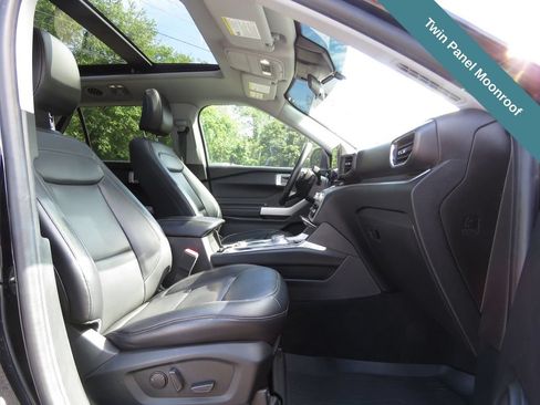 Used 2021 Ford Explorer XLT w/ Equipment Group 202A AWD/4WD image 13