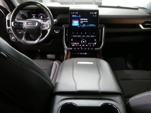 Used 2025 GMC Yukon Denali w/ Advanced Technology Package image 23