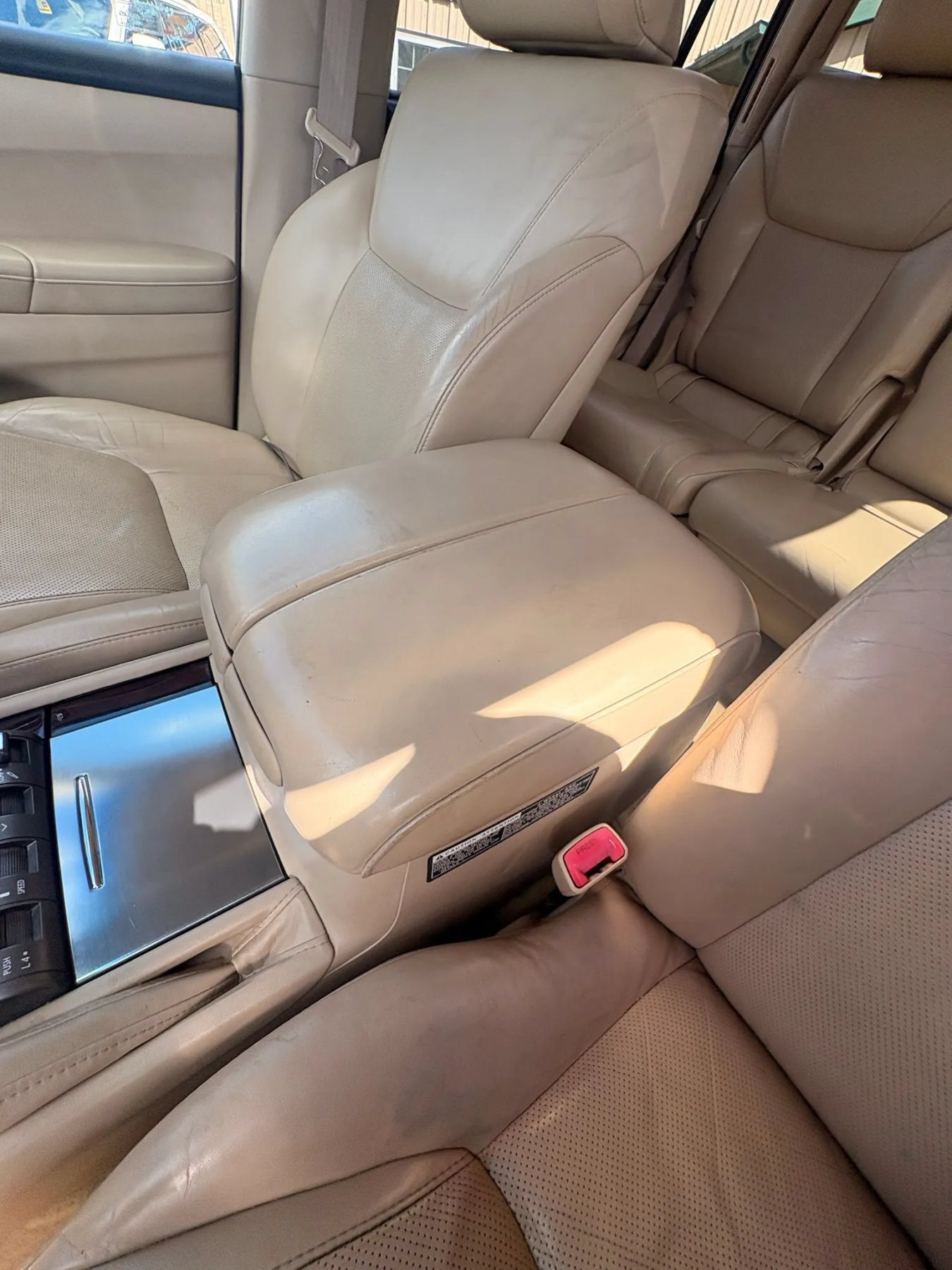 Used 2011 Lexus LX 570 4WD w/ Luxury Pkg image 25